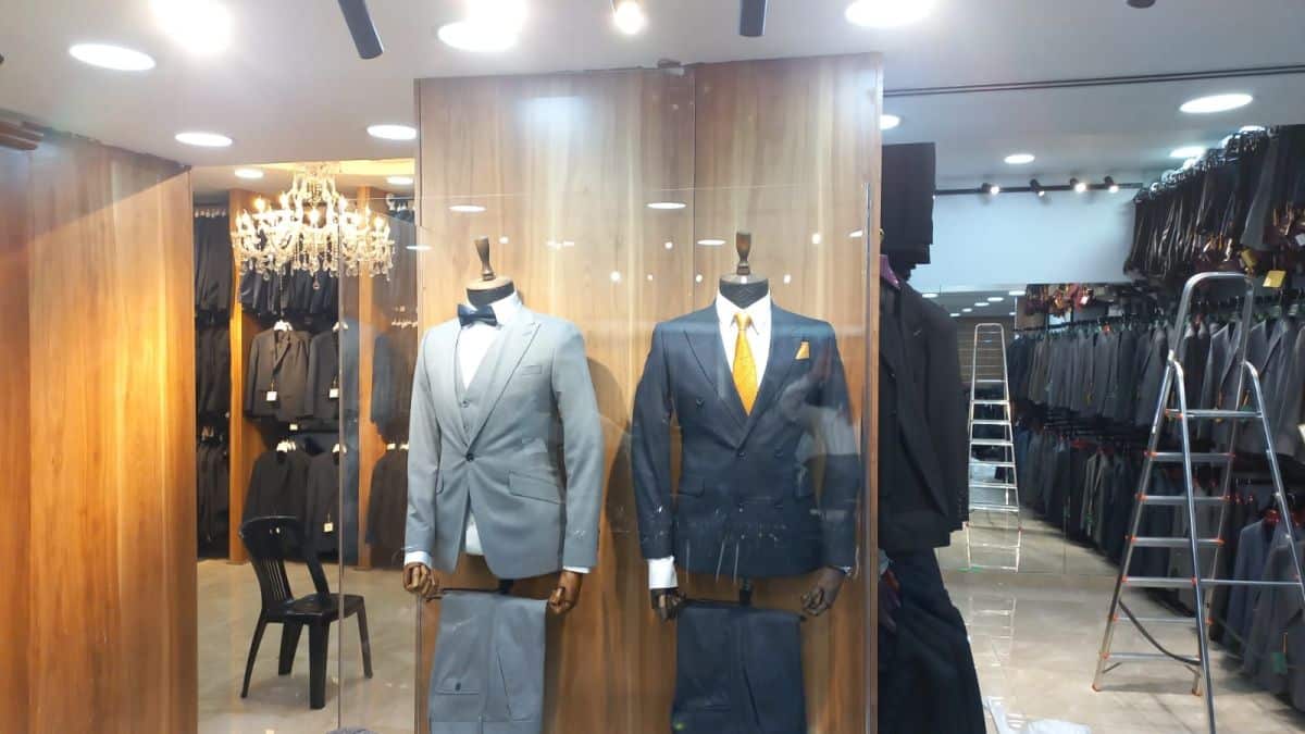 מתקני תצוגה לחנויות בגדים