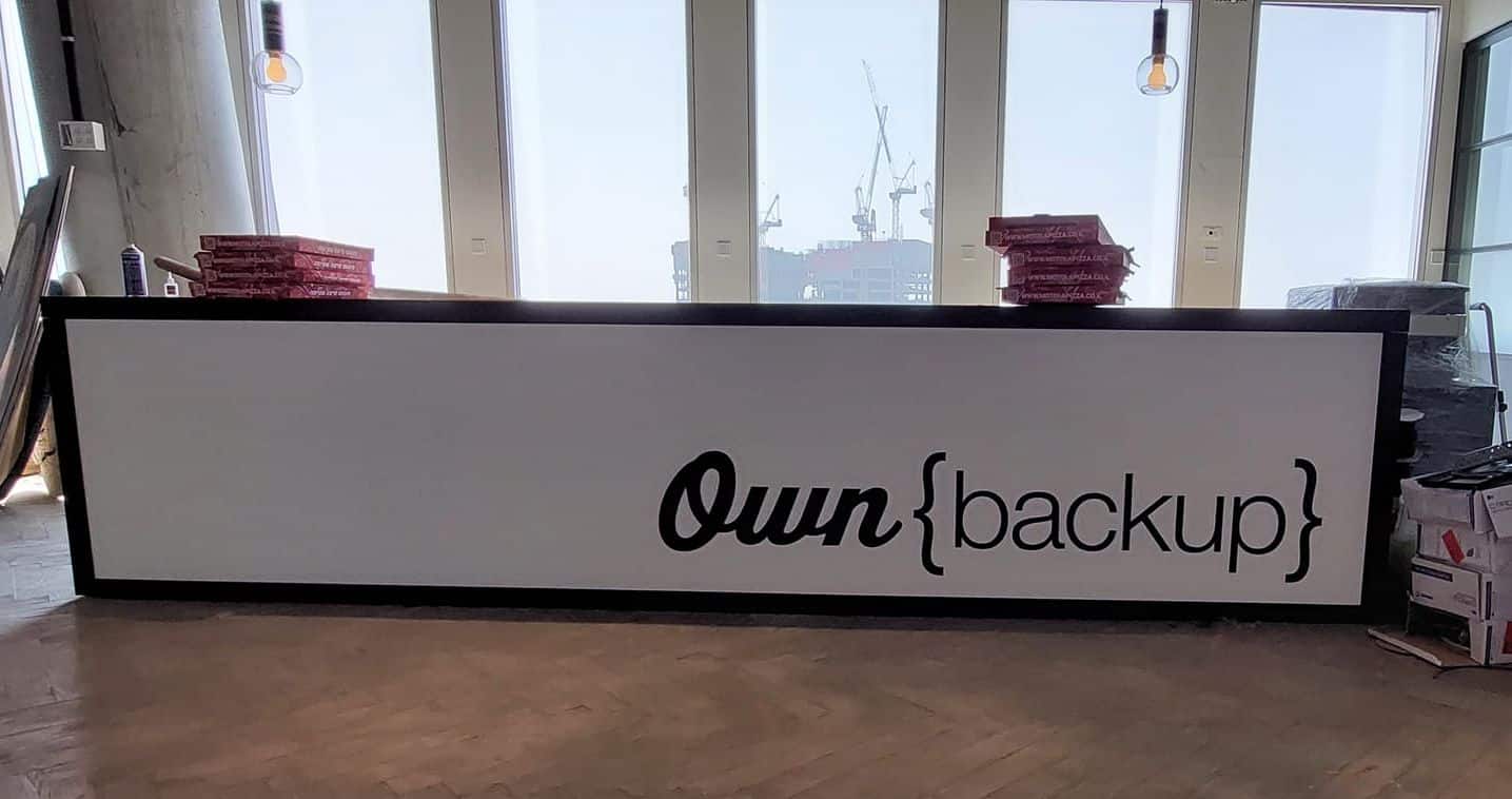 עמדת קבלה קוריאן לבן