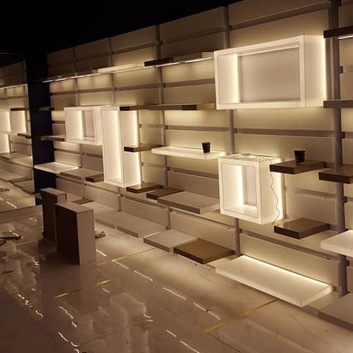 מתקני תצוגה לחנויות בגדים